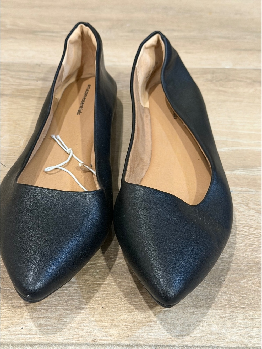 Amazon Essentials Black Pointed-Toe Ballet Flats 🖤